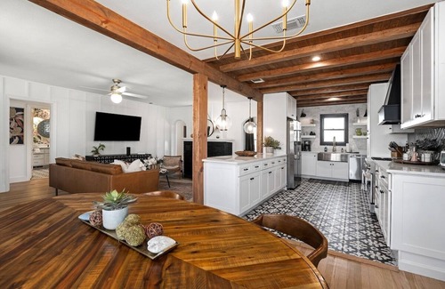 Fredericksburg House | Ruth's Place - Walk to Main, Hot Tub & Fire Pit