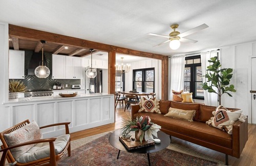Fredericksburg House | Ruth's Place - Walk to Main, Hot Tub & Fire Pit