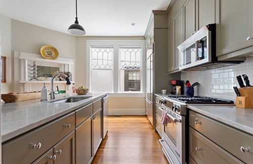 Radcliffeborough Apartment | Rutledge Avenue Inn | Downtown Luxury