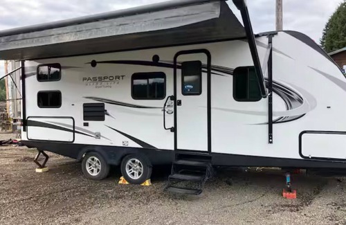 Forks House | RV in charming Forks with WiFi, AC. Happy travel and 1 block from Bella’s house!
