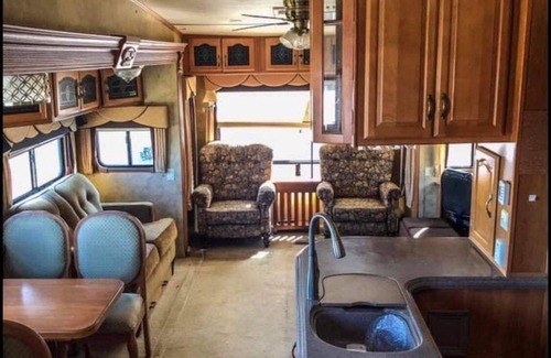 Kalifornsky House | RV Rental#1 with mountain view perfect for couple