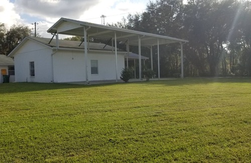 Inverness RV Rental | RV site on Withlacoochee bike trail 46 miles long