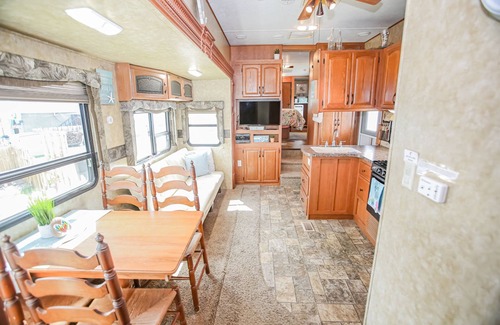 Cedar Lane Cabin | (RV1) Paradise in Sargent, Texas. Saltwater canal, minutes to the ICW and beach.