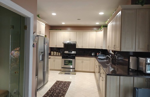 Hicksville House | RYDER CUP Enjoyable 3-bedroom house in Hicksville near LIRR and major Highways