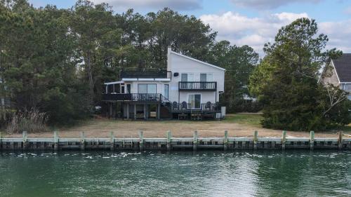 Deep Hole House | Ryokan - Water views, Shared Boat Launch!