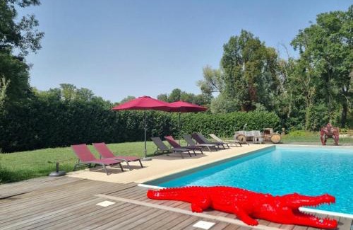 Mornand-en-Forez House | Séjour Authentique dans un Tonneau Viticole avec Piscine Chauffée et Mini-Ferme - FR-1-496-325