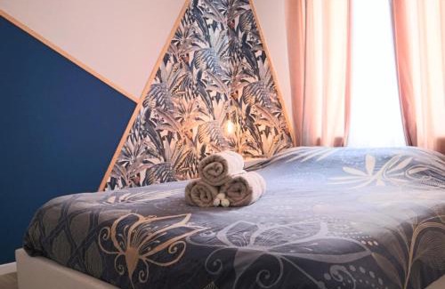 Saint-Omer Apartment | Séjour détente à Saint-Omer - jacuzzi privé, terrasse, centre-ville et parking gratuit