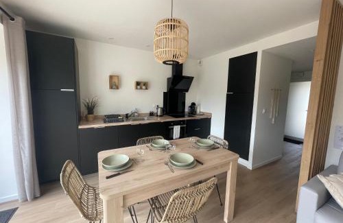 Chouzelot Apartment | Séjour détente - Appart'hôtel n 1 avec jaccuzi, piscine et petit-déjeuner