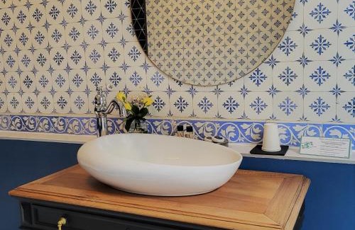 Cluis Bed & Breakfast | Séjour de Charme au Château avec Petit-Déjeuner et Parking - FR-1-591-705