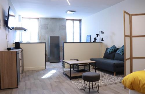 Nevers Apartment | Séjour tout confort en plein coeur de Nevers, studios Galet-Carbone ou Terra Cotta