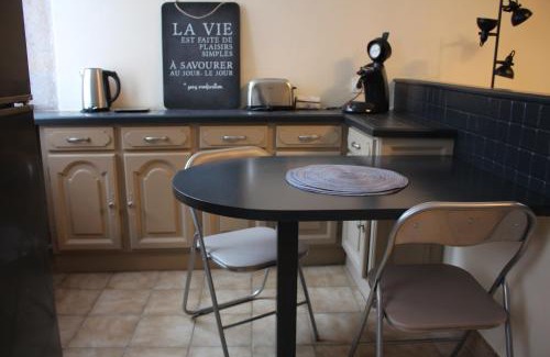 Nevers Apartment | Séjour tout confort en plein coeur de Nevers, studios Galet-Carbone ou Terra Cotta