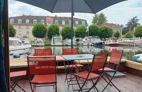 Digoin Boat Rental | Séjour unique sur bateau grand confort à Digoin, 6 pers, terrasse, cuisine équipée - API-1-46-26