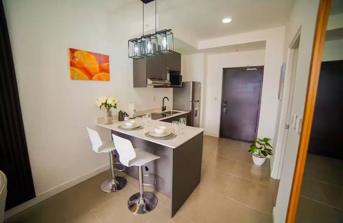Barrio Escalante Apartment | Sölstice Studio | Urban sunset at Bö Escalante