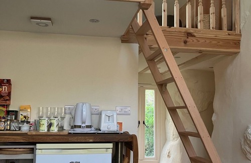 Mawddwy Apartment | S/C Studio in medieval farm house Ideal for walkers, birders & writers.