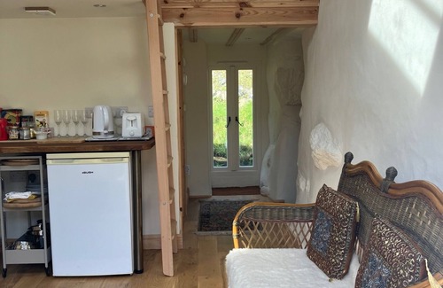 Mawddwy Apartment | S/C Studio in medieval farm house Ideal for walkers, birders & writers.