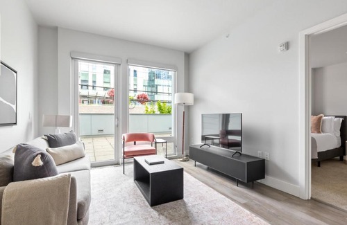South Lake Union Apartment | S Lake Union 1BR w Gym WD nr Denny Park SEA-367