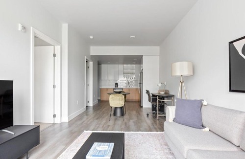 South Lake Union Apartment | S Lake Union 1BR w Gym WD nr Denny Park SEA-367