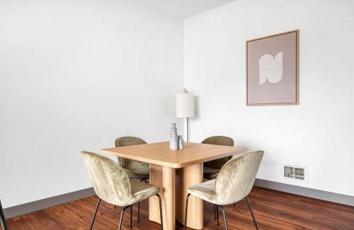 Cascade Apartment | S Lake Union 2BR w Gym WD nr Space Needle SEA-192