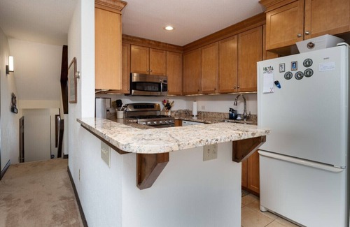 Central Vermont- Killington House | S'Mookie- Pool, Hot tub, Fireplace, Hiking!