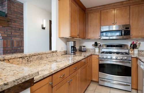 Central Vermont- Killington House | S'Mookie- Pool, Hot tub, Fireplace, Hiking!