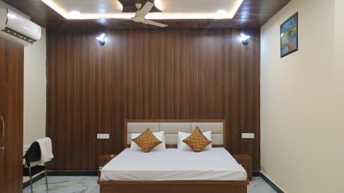Varanasi House | S R Guest House