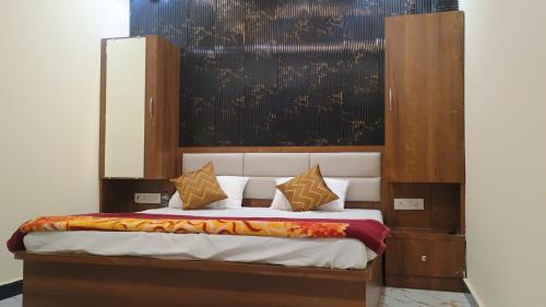 Varanasi House | S R Guest House