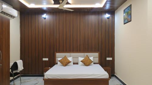 Varanasi House | S R Guest House