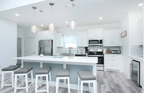 Crystal Beach House | S.S. Esmeralda-Newly built home-3min from beach