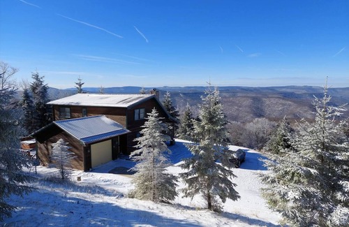 Snowshoe Cabin | S Westridge View Cabin w/Hot Tub & Resort Shuttle