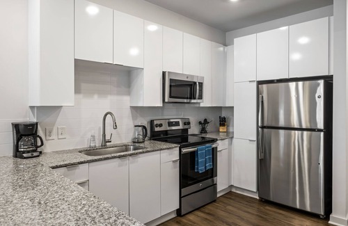 Midtown Apartment | (S1BL) Enjoy a Full Kitchen in an Affordable 1-BR near Piedmont Park