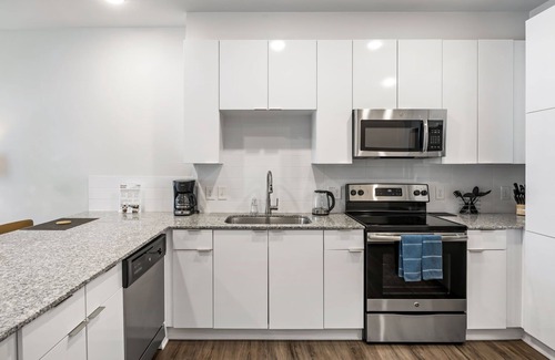 Midtown Apartment | (S1BL) Enjoy a Full Kitchen in an Affordable 1-BR near Piedmont Park