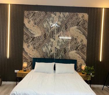 Terezvaros Apartment | S8 Downtown Apartments with Optional Garage