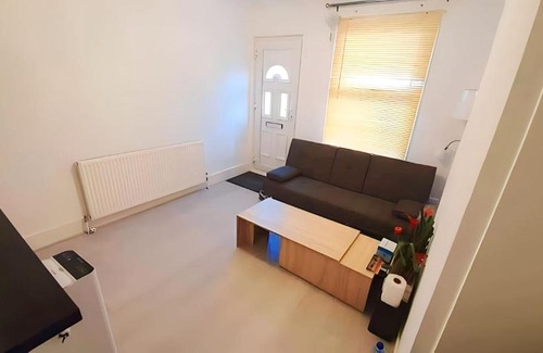Maidstone House | SA Travel Stop