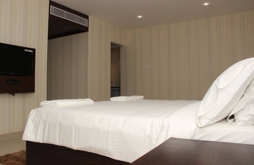 Courtallam Hotel | Saaral Resorts