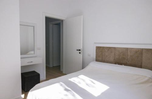 Mbrostar-Urë Apartment | SAB 1 Cozy Modern Apartment Fier