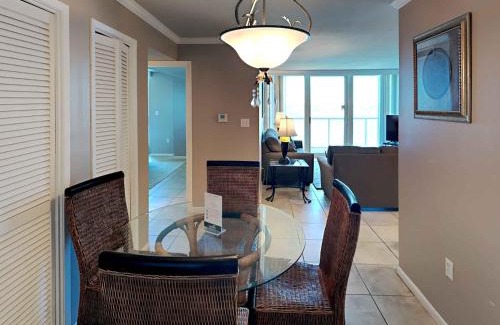 Villa Sabine Apartment | Sabine Yacht & Racquet #5C