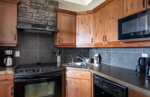 East Kootenay Condo | Sable Ridge View Suite - Fireplace - Pool - A/C