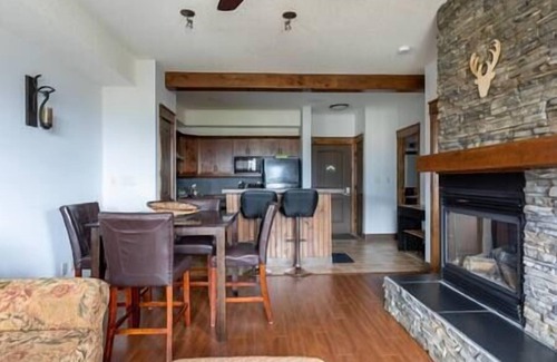 East Kootenay Condo | Sable Ridge View Suite - Fireplace - Pool - A/C