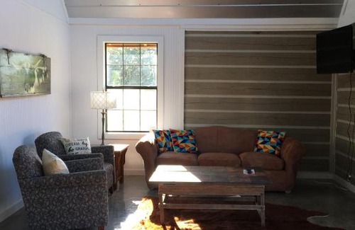 Fayetteville House | Saddle Creek Cabins