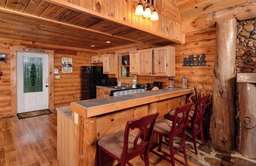 Gatlinburg - Pigeon Forge Cabin | Saddle Creek - Private Indoor Pool + Shuffleboard + Arcade Games + More!