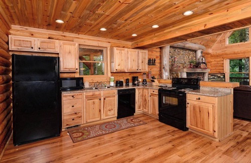 Gatlinburg - Pigeon Forge Cabin | Saddle Creek - Private Indoor Pool + Shuffleboard + Arcade Games + More!