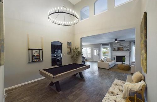 Houston House | Saddle n Spurs BNB, 25 minutes to downtown, pool, fire pit, grill