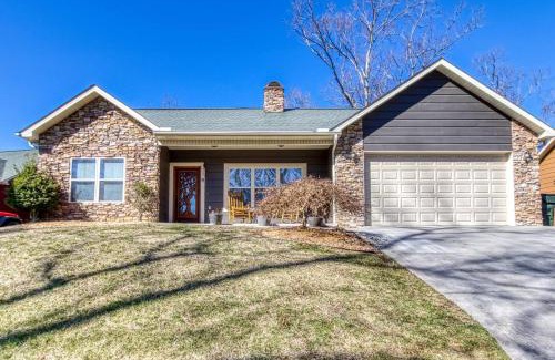 Sevierville House | Saddleback Retreat Cozy 4br W Screened Porch