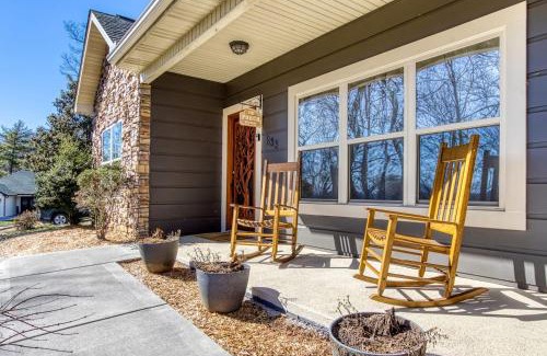 Sevierville House | Saddleback Retreat Cozy 4br W Screened Porch
