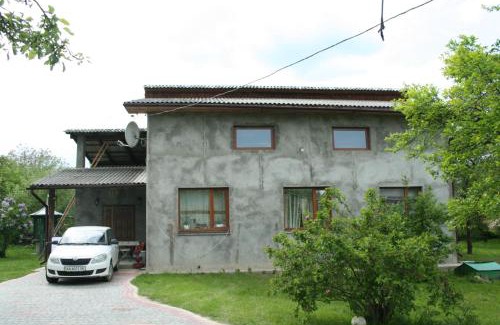 Kosiv House | Sadiba Pri Dorogi