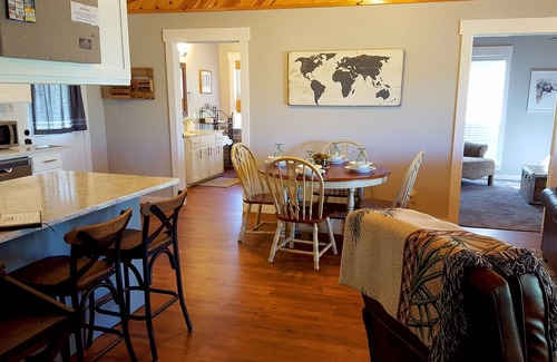 Battiest Cabin | Safari on Glover River: Sleeps 6, Hot Tub, Glover River, Fireplace, Canoe