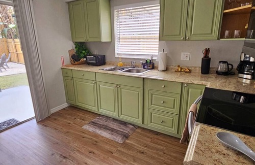 Terrace Park House | Safari Vibes - 1 mi from Busch Gardes - Sleeps 6, USF & Hard Roc.
