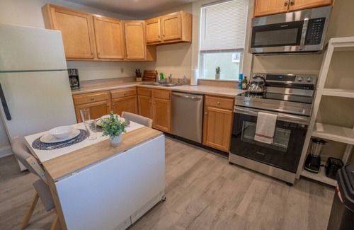 Roanoke Apartment | Safe 1BR Apt Near Hospitals