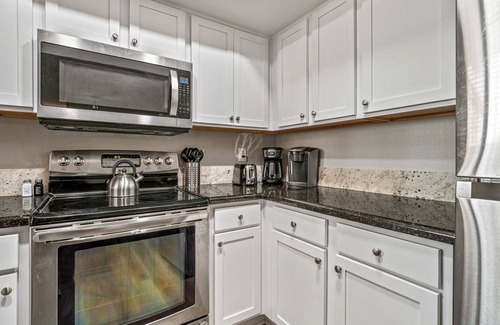 Glendale Condo | Safe 2BR Condo Steps Away From Banner Hospital and Heated Pool