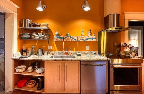 Roanoke House | Safe, Convenient 1BR Near Hospital, Greenway, Food